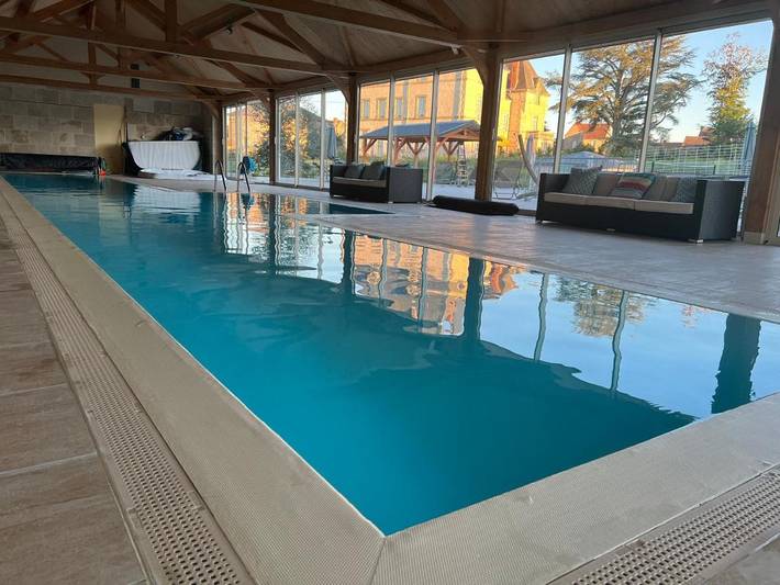 B&b voor 8 personen, with tuin and sauna as well as whirlpool and zwembad in de Auvergne