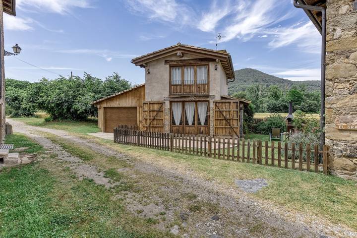 El Graner & El Niu – Zwei Häuser als gemeinsamer Rückzugsort für Gruppen in Montagut i Oix, Garrotxa