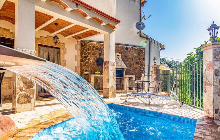 Appartement avec terrasse au bord de la piscine, climatisation et WiFi in Rute, Sierras Subbéticas