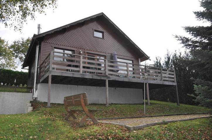Location de vacances pour 8 personnes, avec Balcon et Terrasse ainsi que Jardin et Vue à Rochehaut