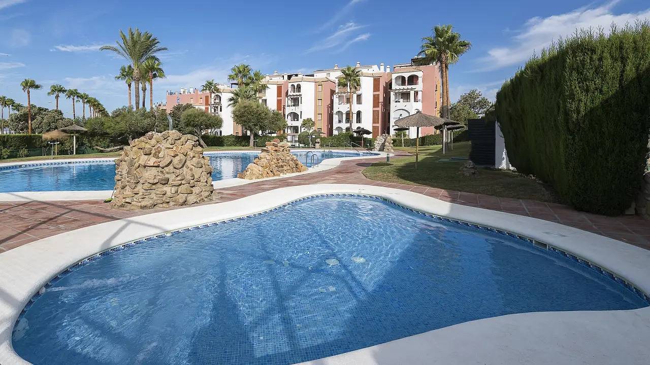 Apartamento vacacional entero, Apartamento de vacaciones para 6 personas con piscina in Playa de Atlanterra (Barbate), Tarifa