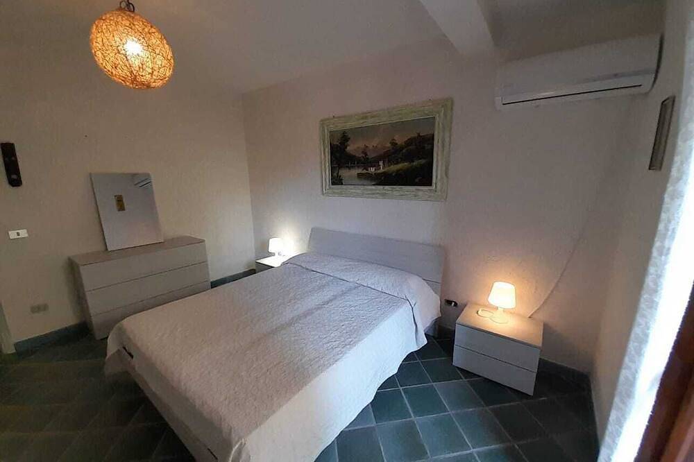 Ganze Wohnung, Three-Room Apartment House Emy C11 Ground Floor With Patio And Garden in Cala Reale, Costa Smeralda