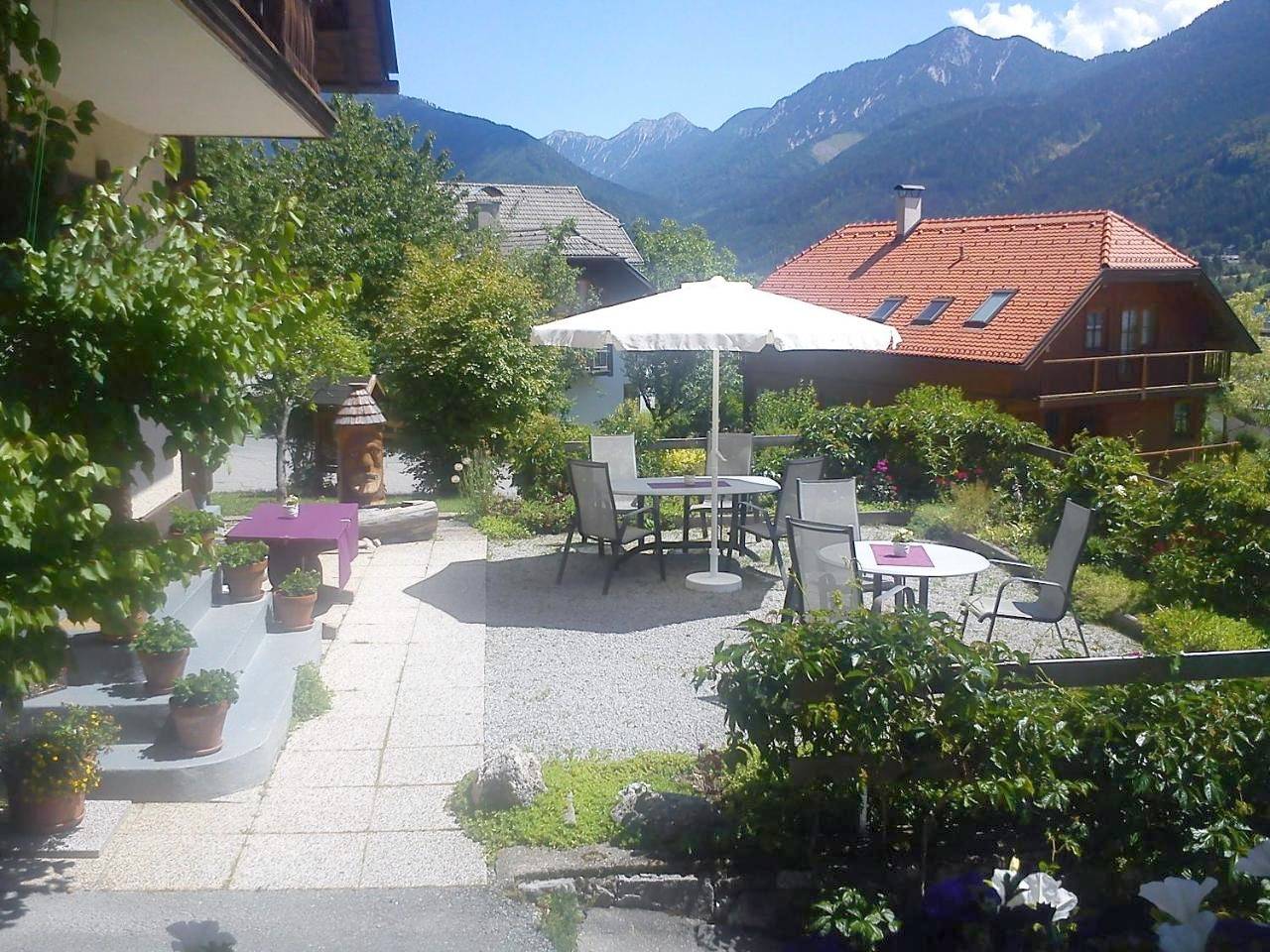Apartment with Lake View in Gailtaler Alpen, Weissensee