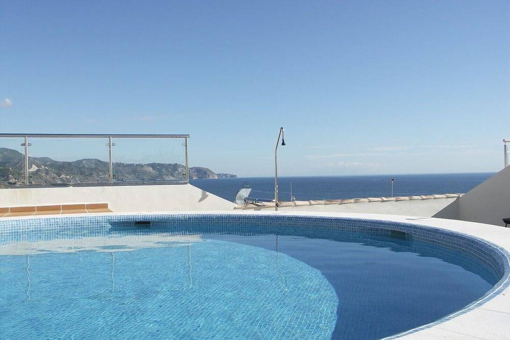 Entire apartment, 3 bedrooms with free parking in Plaza de España in Nerja Centre, Nerja