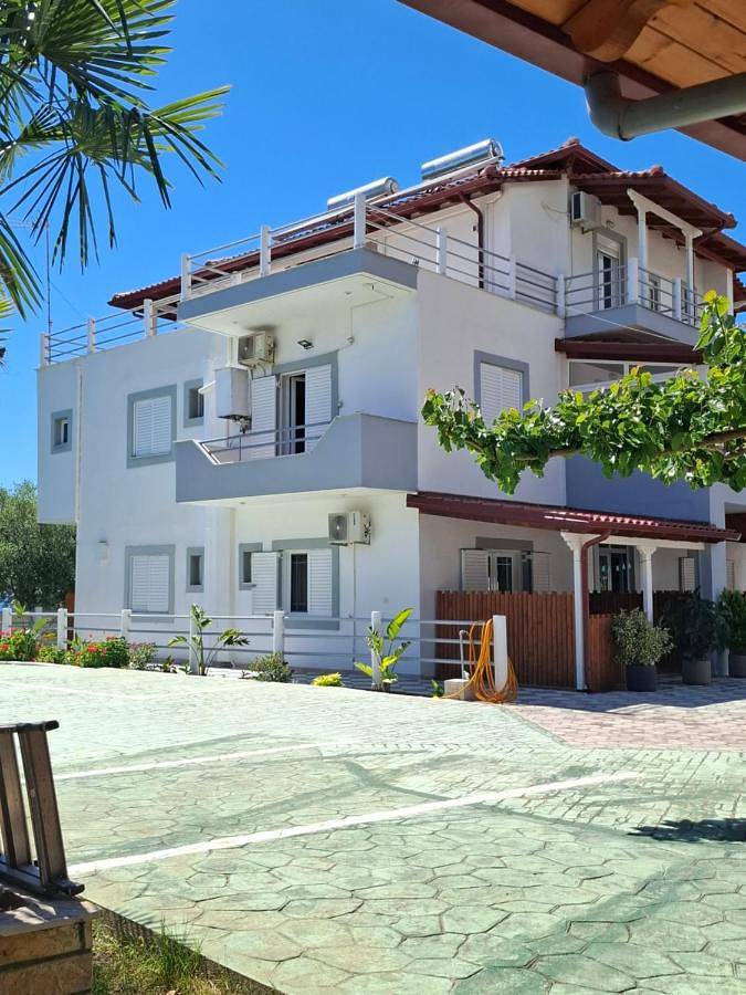 Yard Paradise Rooms in Dhërmi, Himarë