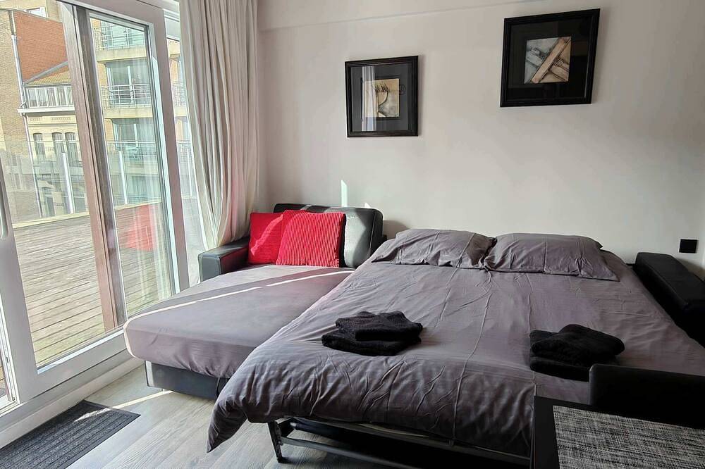 Apartamento entero, Beachfront Knokke Apt w/ Panoramic Terrace Views in Knokke-Heist, Costa de Bélgica