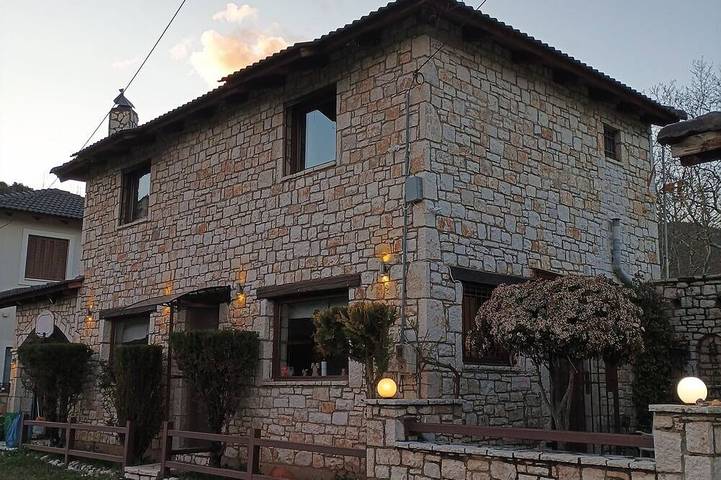 Gîte pour 9 personnes dans Ροδιά