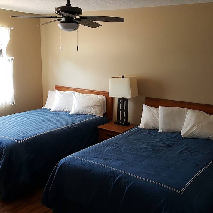 Holiday rental for 8 people, with hot tub and garden as well as pool in Lake of the Ozarks