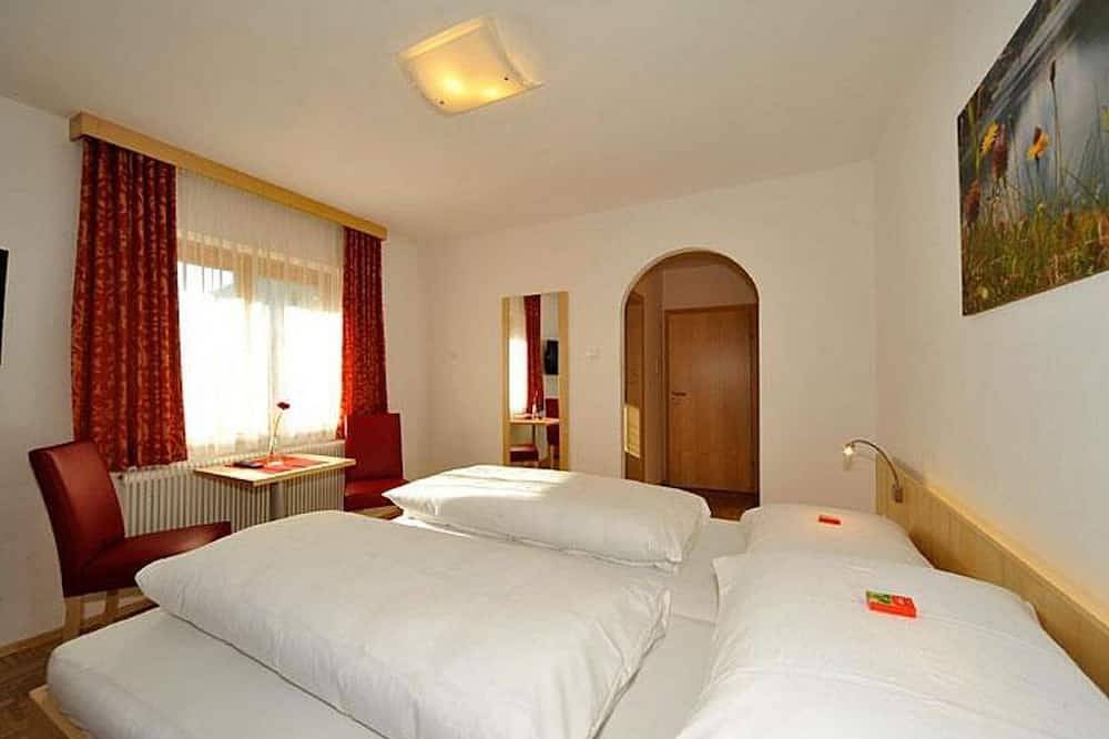 Doppelzimmer - Pension Haus Isabella in Bad Kleinkirchheim, Nockberge