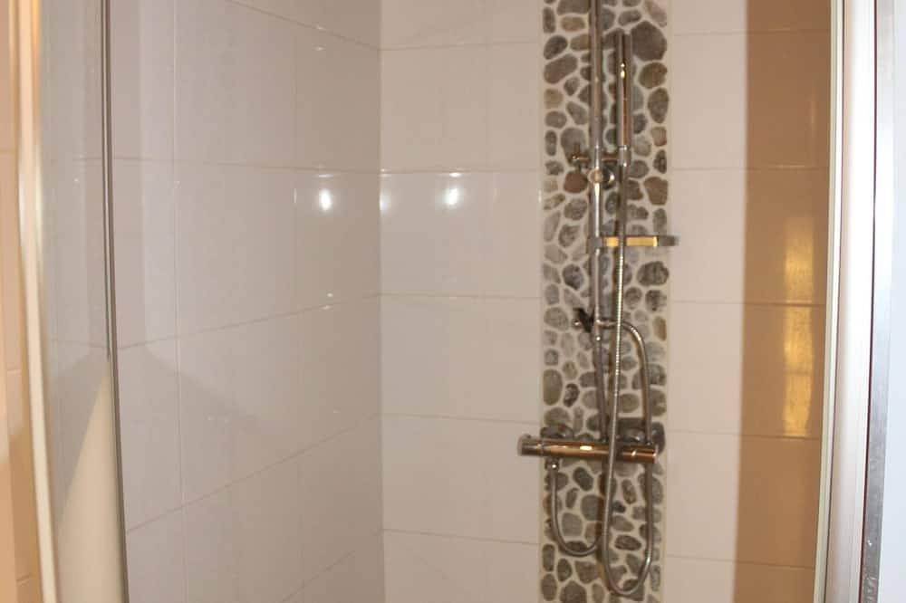 Ganze Wohnung, Eine renovierte Wohnung, wo Design und Traditionen Mix in Vogüé, Ardèche