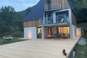 Maison de campagne pour 8 personnes, avec jardin et balcon dans Gestiès