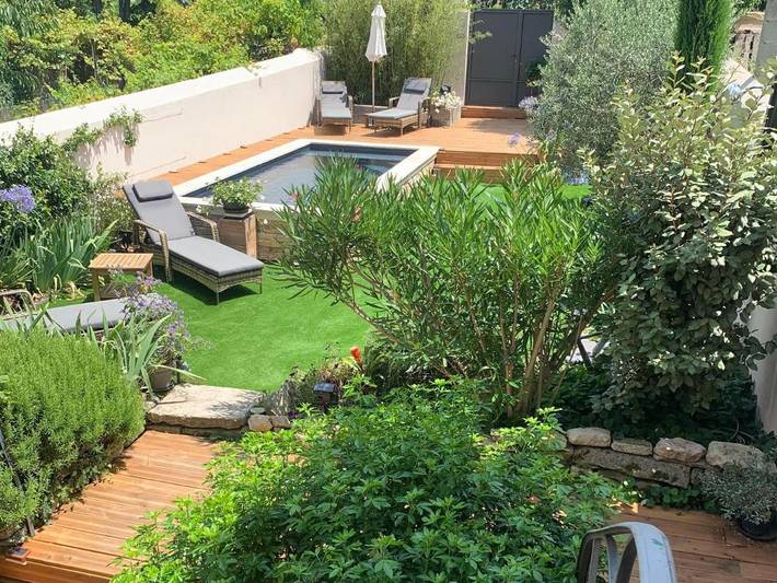 Appart’hôtel pour 4 personnes, avec vue ainsi que piscine et jardin