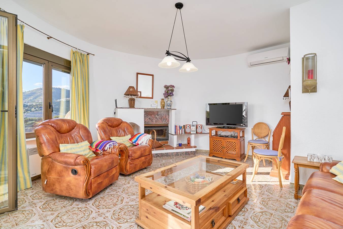 "Villa María" with Sea View, Garden, Balcony & Wi-Fi in Torre del Diablo, Almuñecar