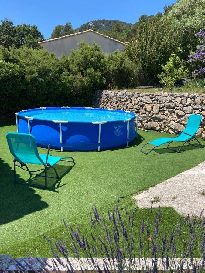 Location de vacances pour 4 personnes, avec jardin et vue à Le Revest-les-Eaux - 3