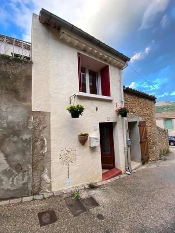 Gîte pour 5 personnes, avec vue et terrasse à Agel