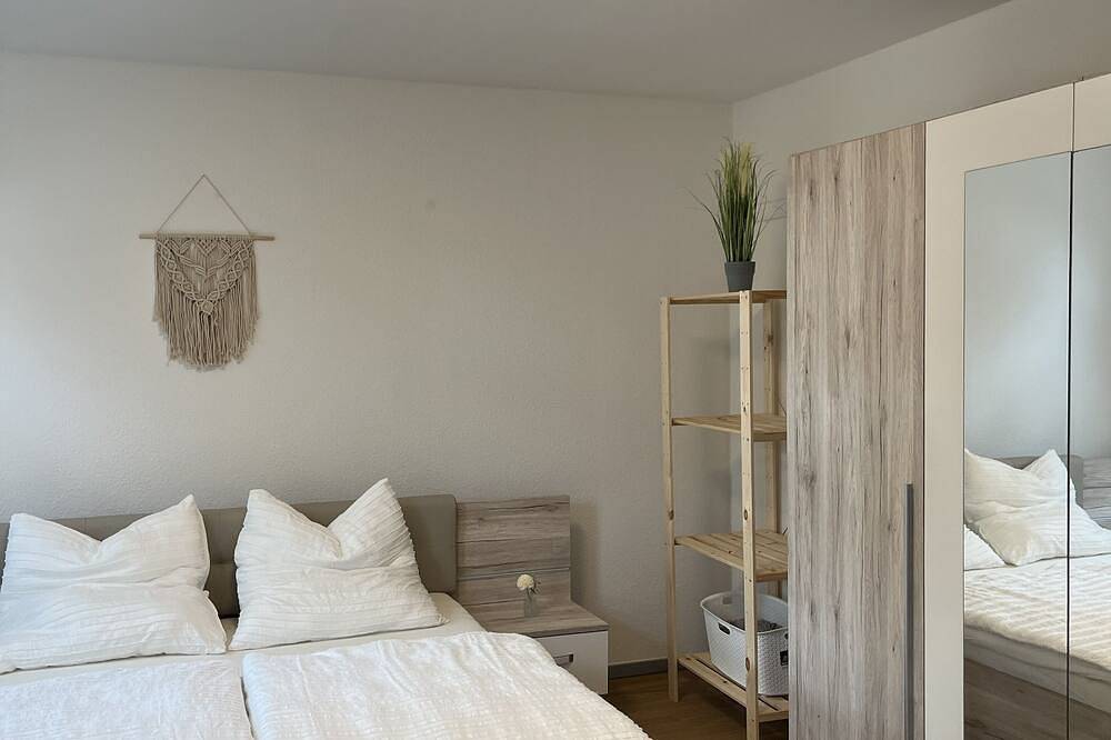Ganze Wohnung, Komfortable Ferienwohnung mit kontaktlosem Check-In und digitaler Gästemappe in Pasewalk, Vorpommern