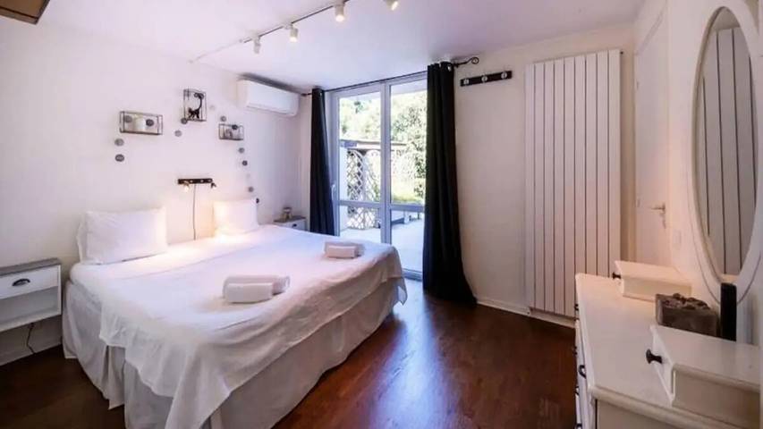 Gîte pour 8 personnes, avec Balcon ainsi que Jardin et Piscine à Biot - 4