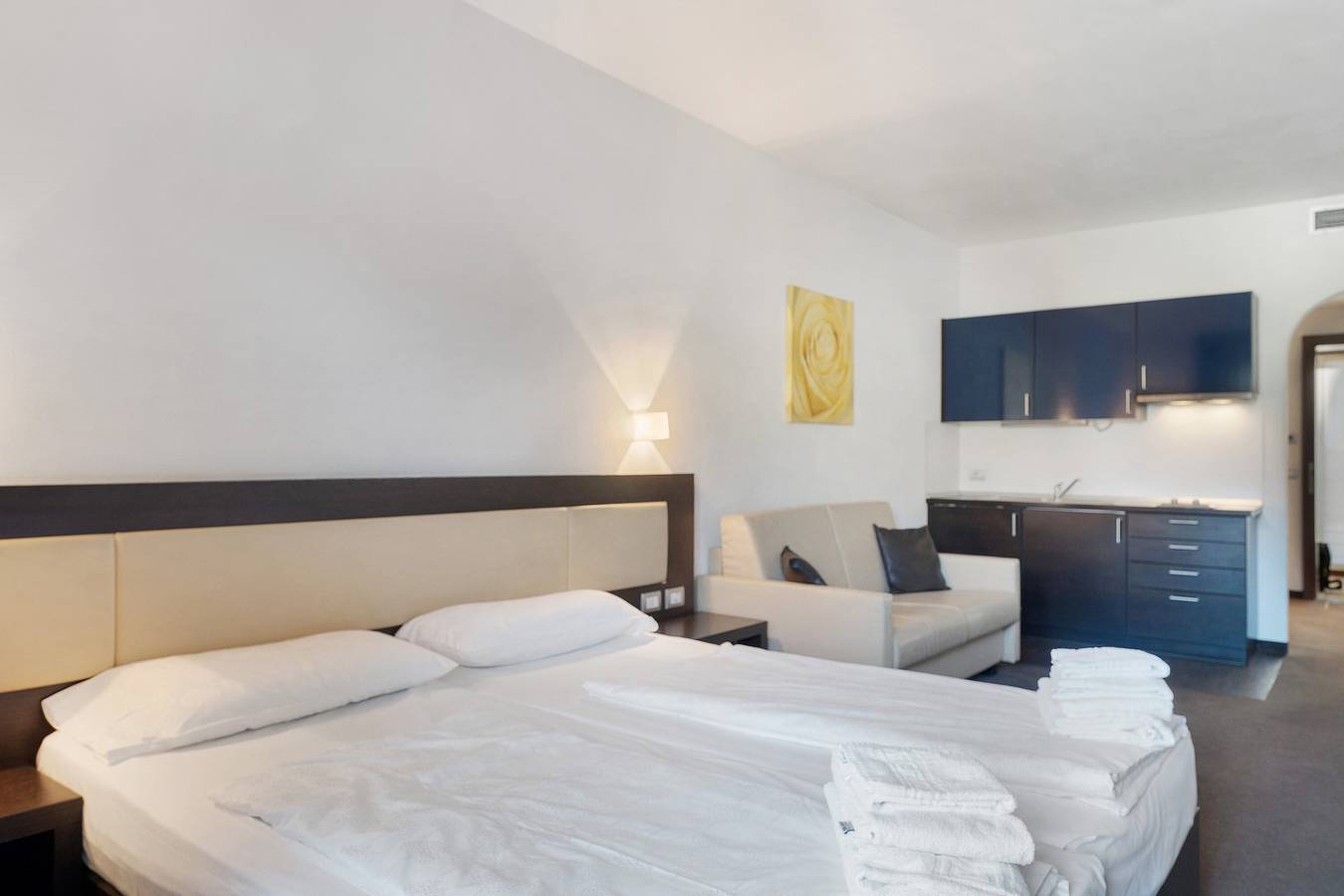 Entire studio, Studio Apartment 'Fewo 202' with Mountain View, Wi-Fi and Air Conditioning in St. Jakob (Laifers), Leifers