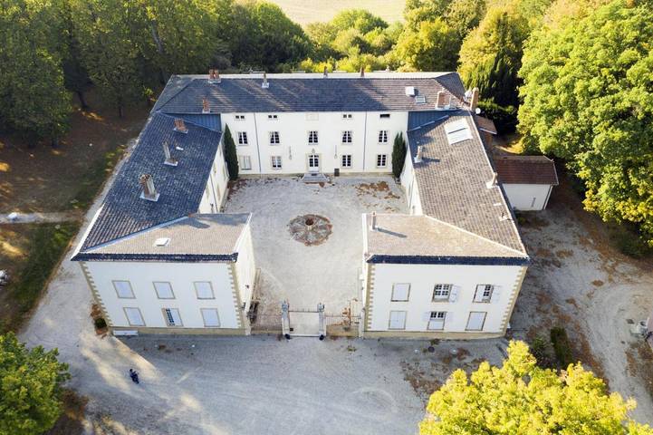 Maison d’hôte pour 2 personnes, avec vue et piscine ainsi que terrasse et jardin à Beausemblant