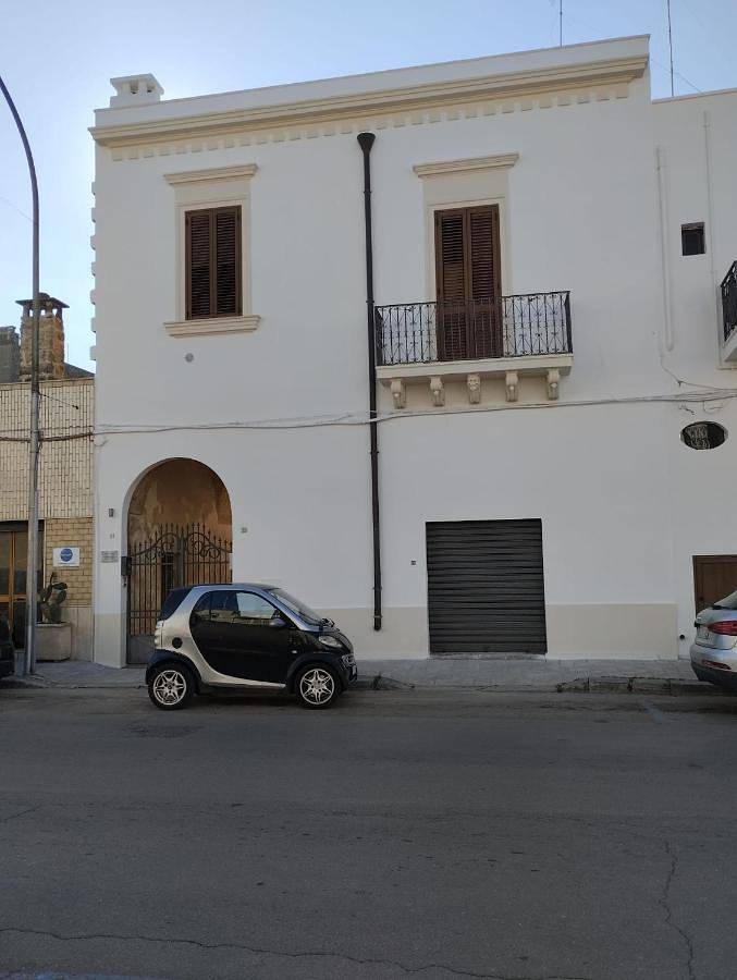 Casa vacanza per 7 persone, con panorama e balcone a Leverano
