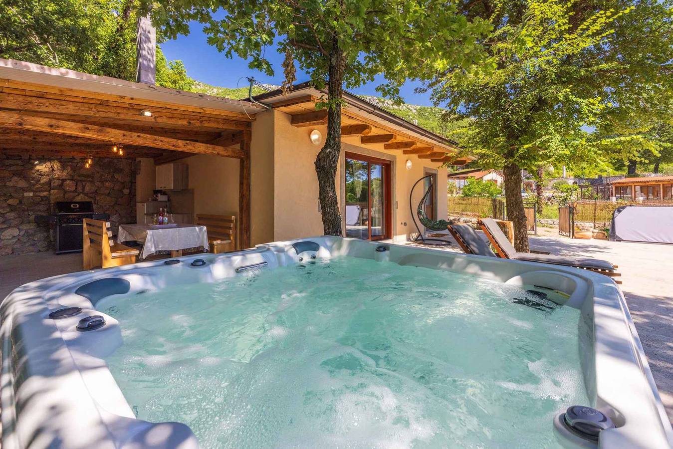 Ferienhaus mit Whirlpool und Sonnenterrasse in Grizane, Primorje-Gorski Kotar