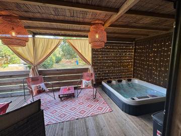 Gîte pour 2 personnes, avec jacuzzi et terrasse à Arsac