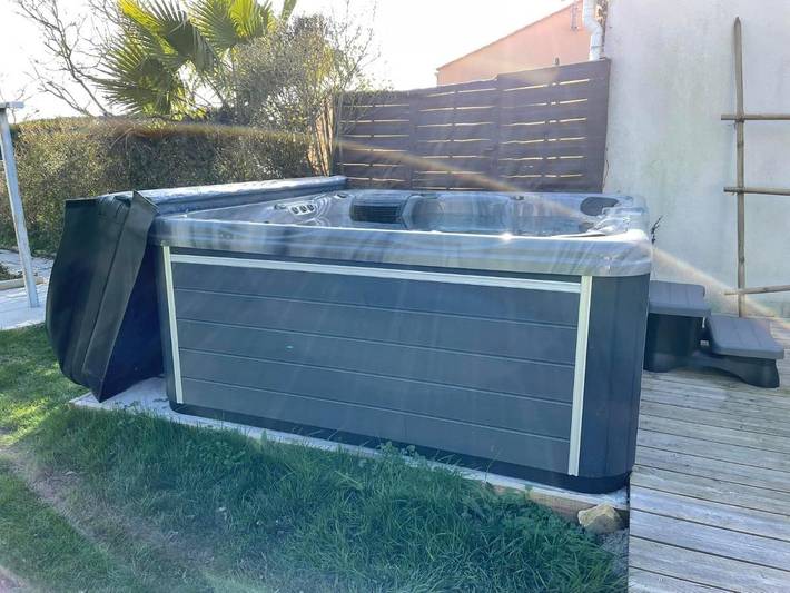 Location de vacances pour 6 personnes, avec sauna ainsi que jardin et jacuzzi, animaux acceptés à Le Bernard