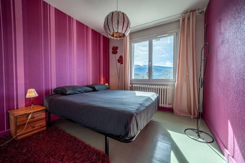 Entire apartment, Villa Amot | Swimming pool, Jacuzzi, mountain view terrace in Meylan, Isère