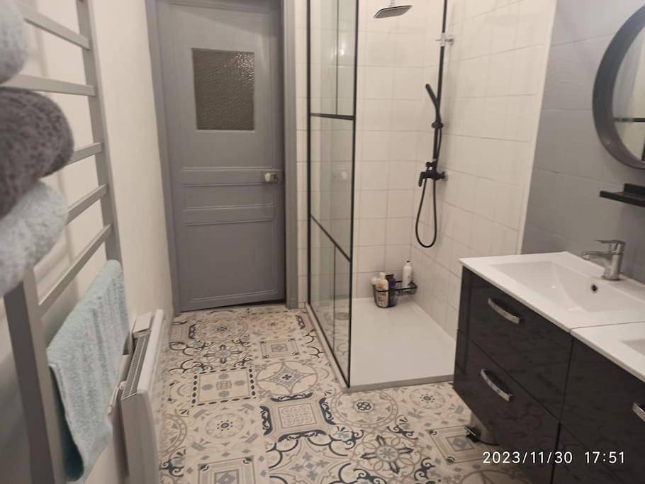 Appartement entier, Standard Apartment in Provins, Seine-et-Marne