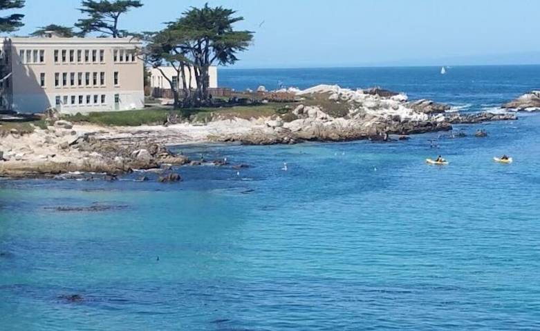 Vacation rental for 4 people, with yard and terrace in Monterey