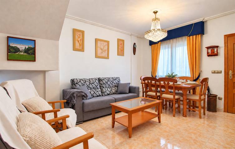 Appartement de 140 m² avec piscine et terrasse, à proximité de la plage in Colinas de la Zenia, Orihuela
