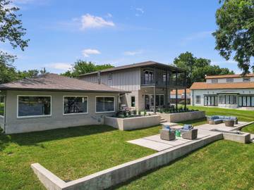 Vacation Rental for 14 Guests in Marble Falls, Burnet County, Picture 4