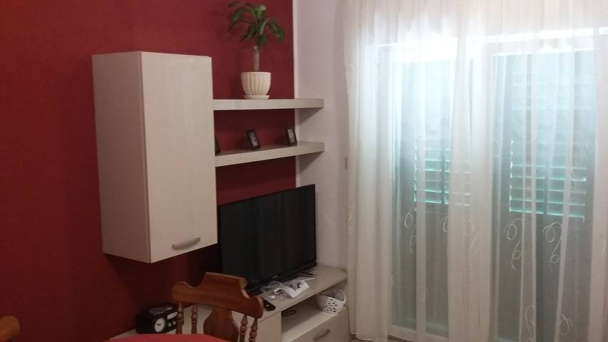 Ganze Wohnung, 2-Zimmer-Ferienwohnung mit Terrasse und Meerblick Povlja (Brac) A-12362-a in Povlja, Brac