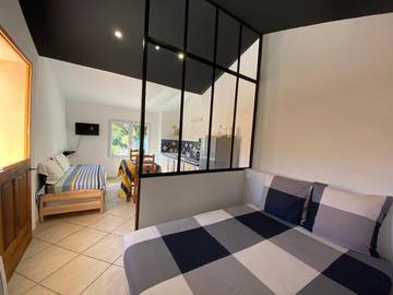 Gîte pour 2 personnes, avec vue et jardin à Carcès