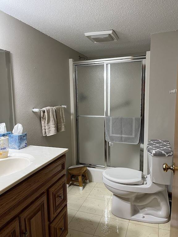 Vacation rental for 10 people, with yard in Iowa City