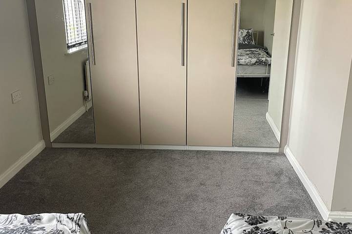 Entire 2 bedroom house with garden and parking in Eastbourne, East Sussex