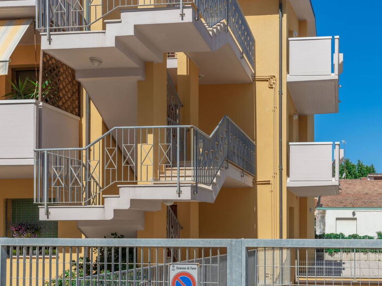 Apartamento entero, Fano Lighthouse in Fano (desambiguación), Fano (Municipio)