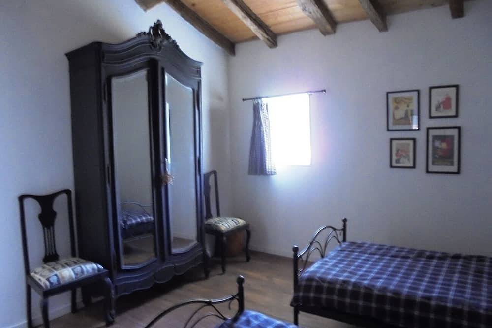 Gîte de 2 chambres de caractère et spacieux, pour 4 personnes avec piscine dédiée in Pillac, Charente