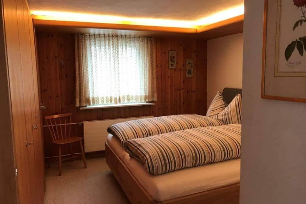 Ganze Wohnung, Casa Christina, Flond, (Flond). in Mundaun, Obersaxen-Mundaun