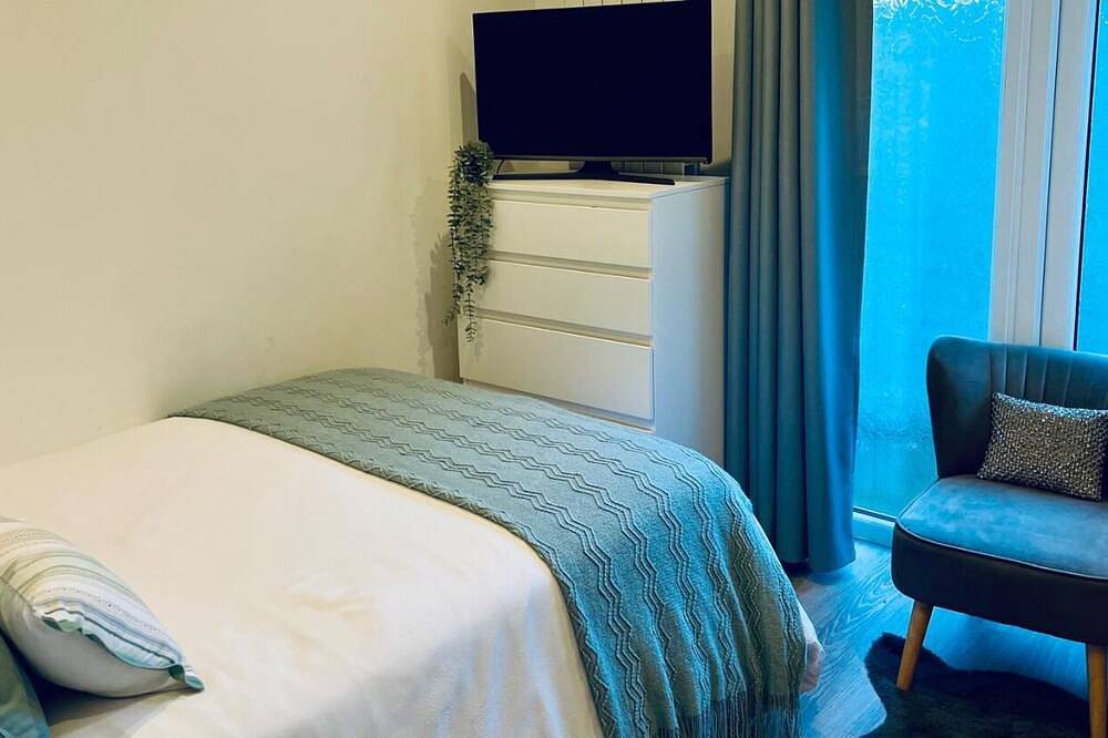 Cozy en-suite with exclusive private entrance in Surrey