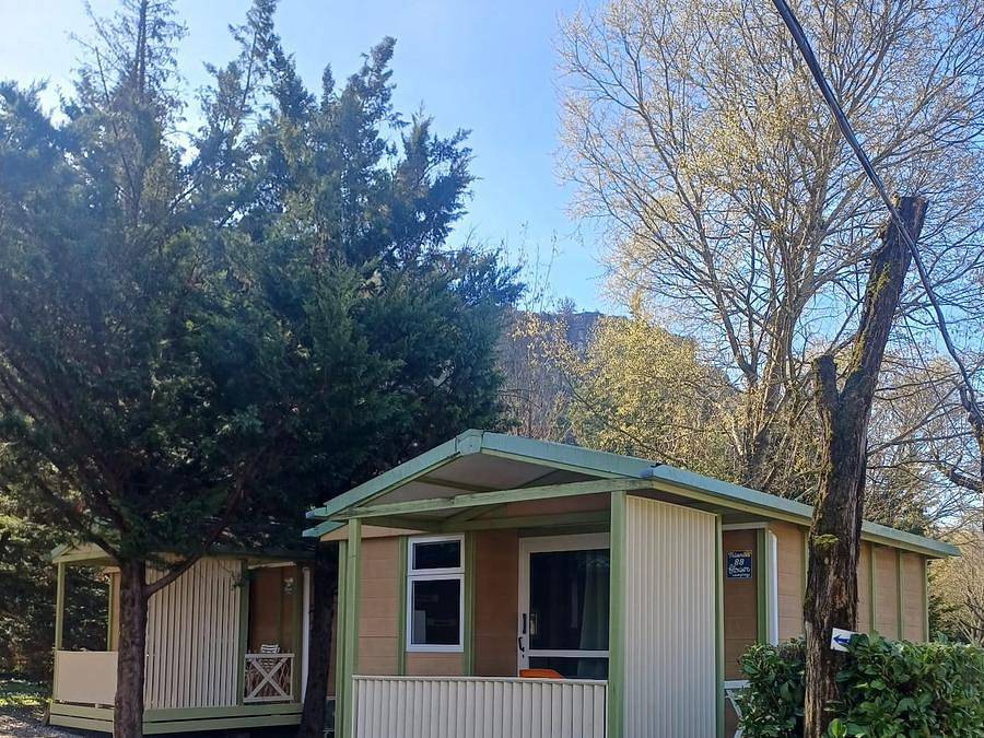 Flower Camping Le Plan d'eau - Chalet 2 personen - Confort Tiny 20m² Überdachte Terrasse + Klimaanlage in Saint-Privat (Ardèche), Ardèche