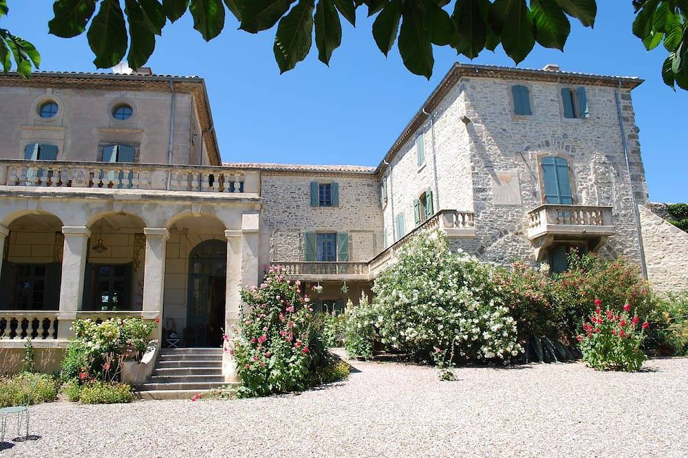 Chambre Bernard de Cardaillac  au château de Paulignan in Trausse, Région de Carcassonne