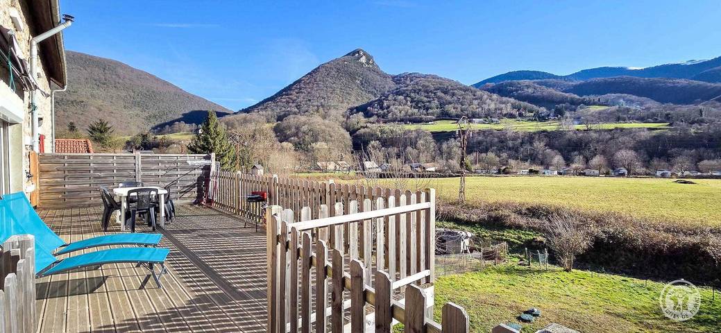 Gîte pour 6 personnes, avec jardin, animaux acceptés à Hèches