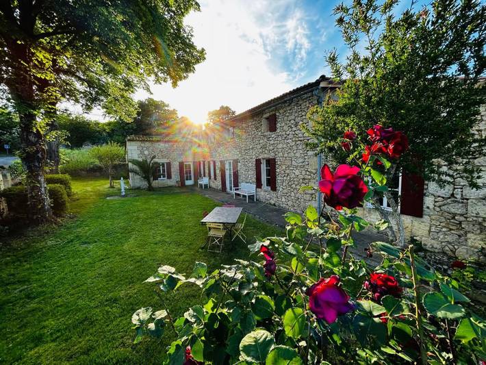 Gîte pour 5 personnes, avec Terrasse ainsi que Jardin et Piscine à Pujols (Gironde)