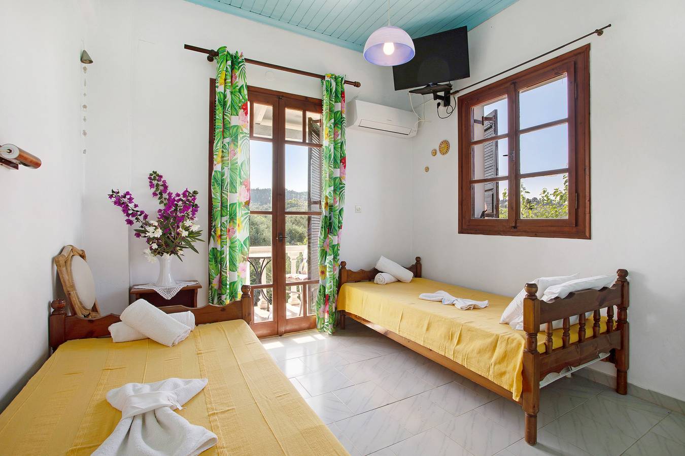 Entire studio, Studio Apartment "Areti Orfeas Budget Studio" near Beach with Balcony & Wi-Fi in Vasilikos, Zakynthos