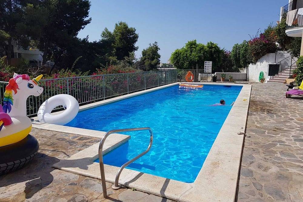 Entire apartment, Burriana beach, 50m2. 1 bedroom apartment with pool - 7 minute walk from beach. in Playa de Burriana, Nerja