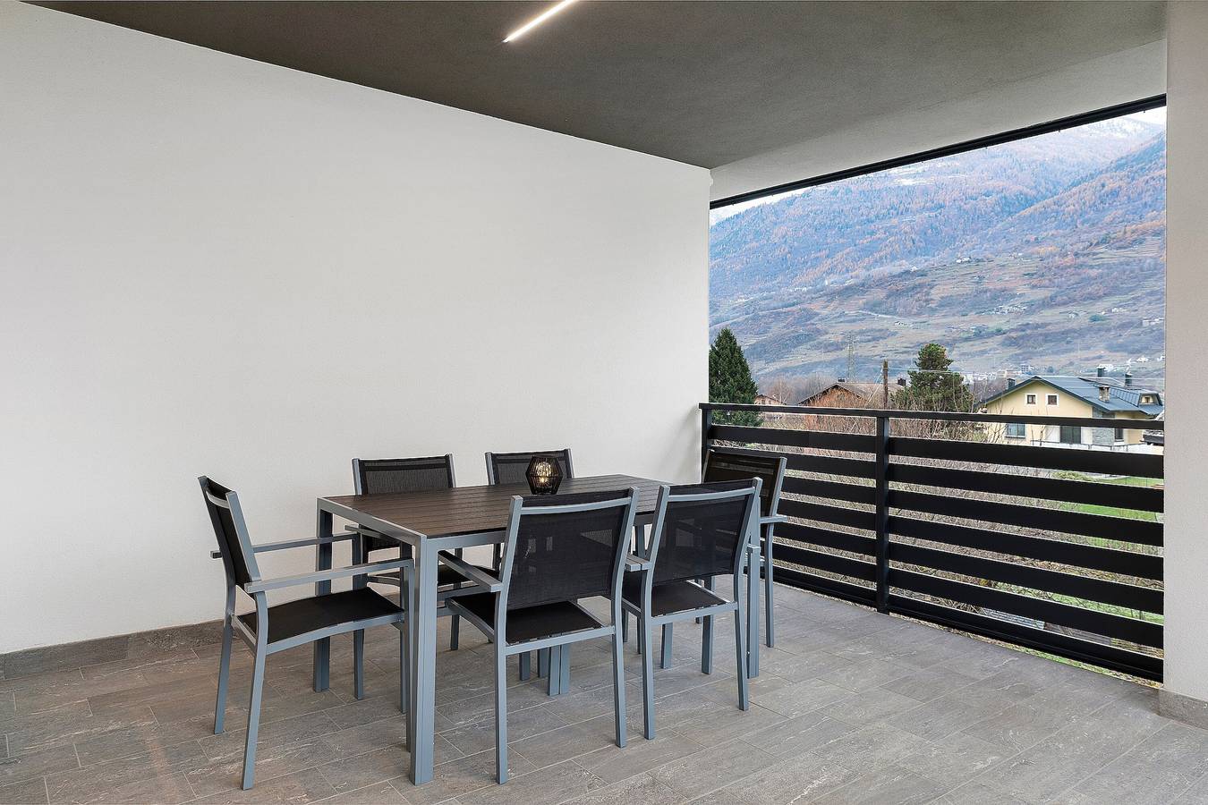 Ganze Wohnung, Apartment 'Laris' mit Bergblick, Balkon und Wlan in Cavallaro (Castello dell'acqua), Castello dell'acqua