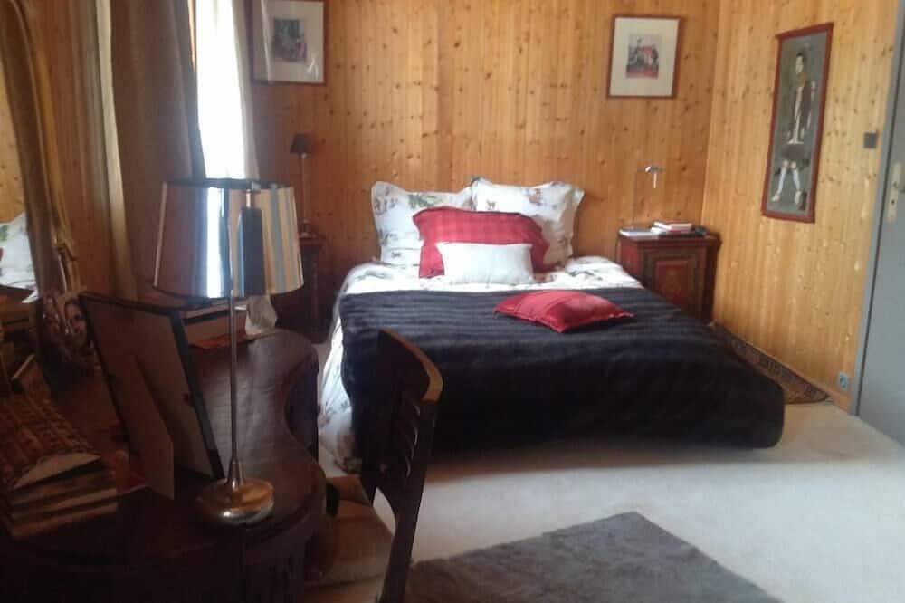 Schönes komfortables Chalet, isoliert, Höhe 900m, freie Sicht auf die Gipfel, 2 Hektar großer Park in Saint-Martin-d'Uriage, Nationalpark Écrins