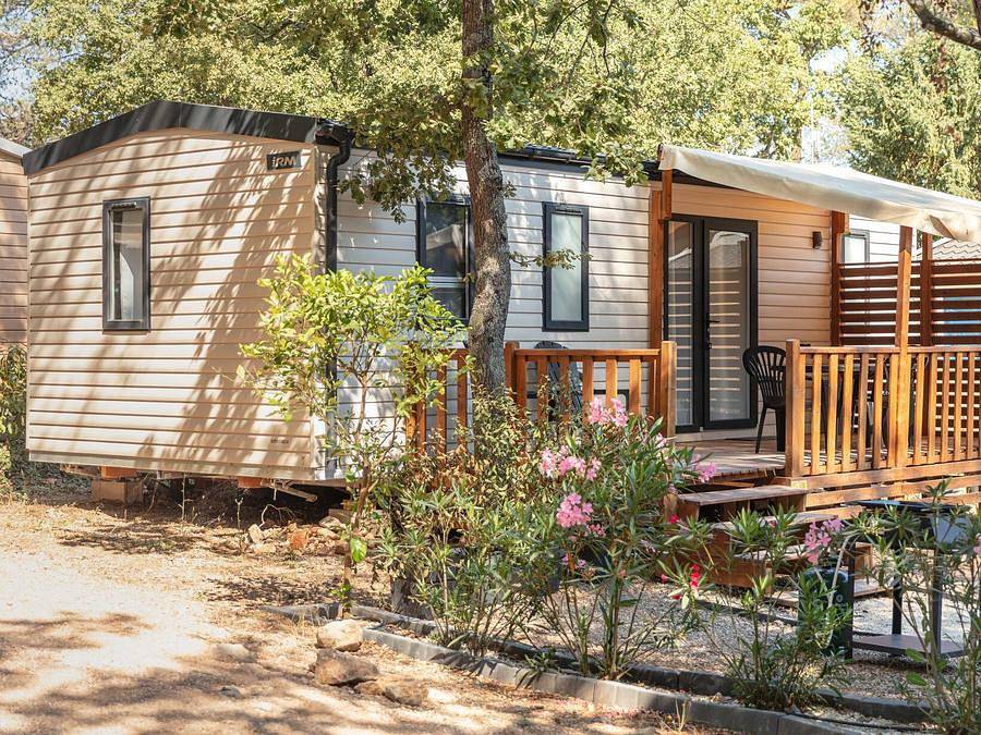 Camping Domaine de la Sainte Baume - Mobilhome 6 personas - Premium | 3 Dormitorios | 6 Pers | Terraza elevada | Aire acondicionado | Tv in Nans-les-Pins, Región Brignoles