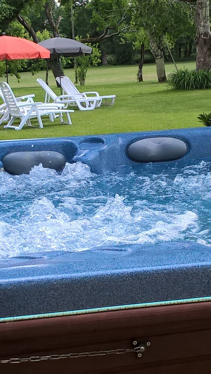 Gîte pour 12 personnes, avec piscine et jacuzzi, adapté aux familles dans Saint-Privat-en-Périgord - 2